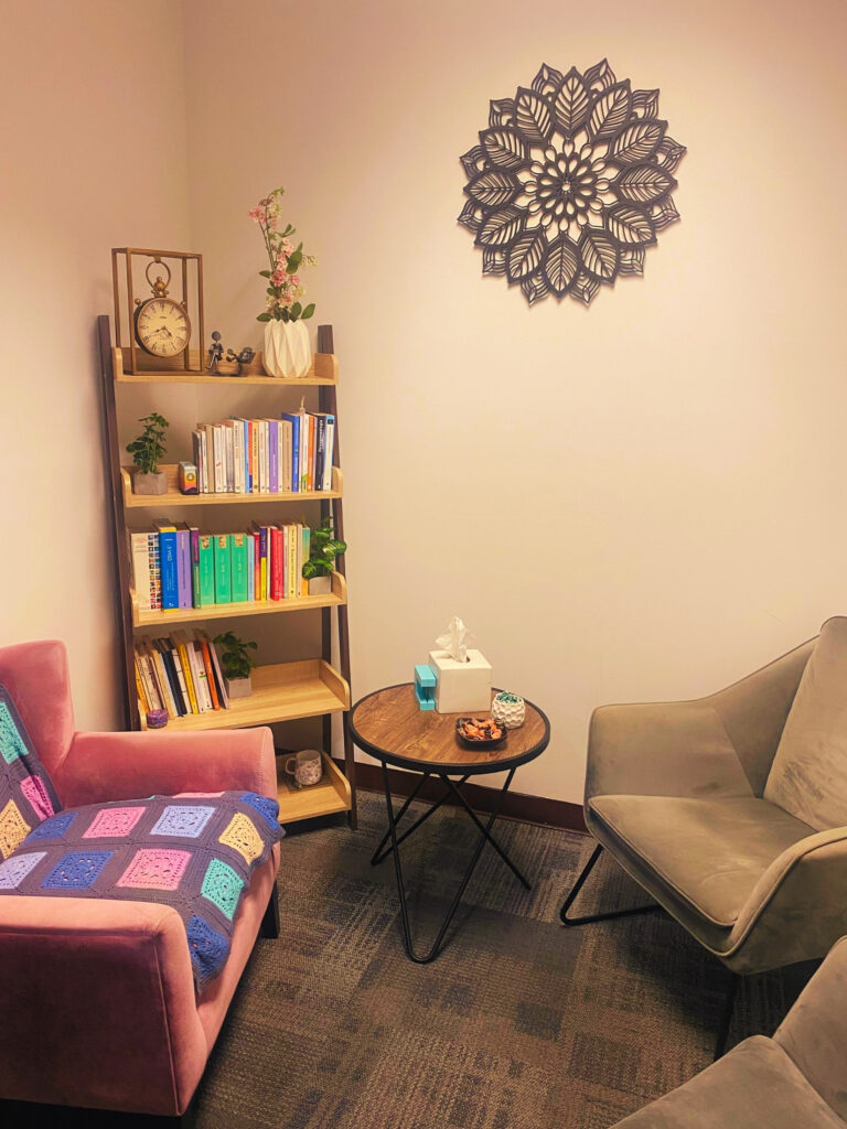Consultorio de terapia psicológica en Monterrey – sala de sesiones